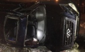 В ночной аварии в Северодвинске погиб водитель, машина перевернулась и врезалась в дерево