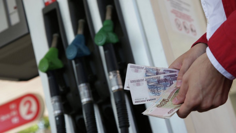 Цены на бензин в Архангельской области откатились в низ. Надолго?