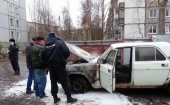 В Северодвинске загорелся автомобиль, когда хозяин попытался его завести