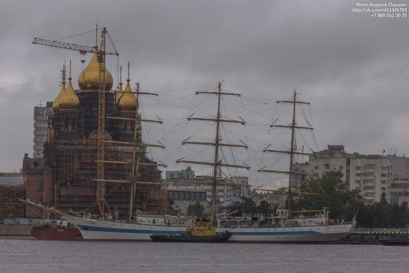 Минувшей ночью парусник «Мир» встал на якорь в порту Архангельск