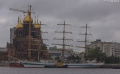 Минувшей ночью парусник «Мир» встал на якорь в порту Архангельск