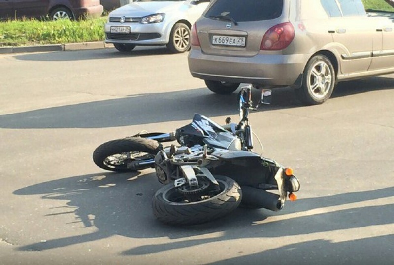 Очередное ДТП с мотоциклистом произошло в Северодвинске на улице Ломоносова