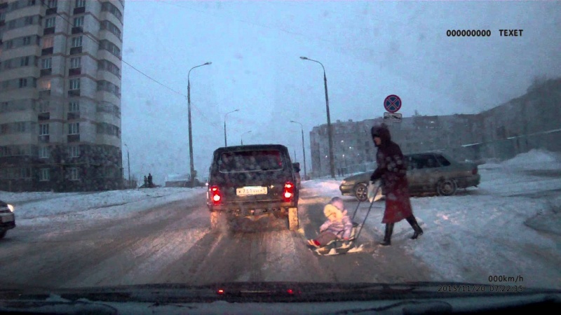В Северодвинске под колесами легковушки оказался годовалый малыш