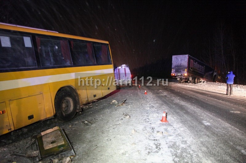 Cмертельное ДТП на трассе Архангельск - Северодвинск, фура столкнулась с пассажирским автобусом