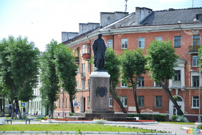 Памятник Михаилу Ломоносову в Северодвинске